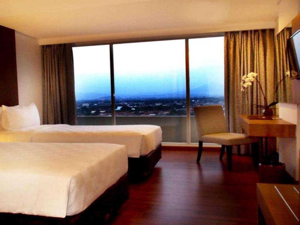 Arch Hotel Bogor Buitenkant foto