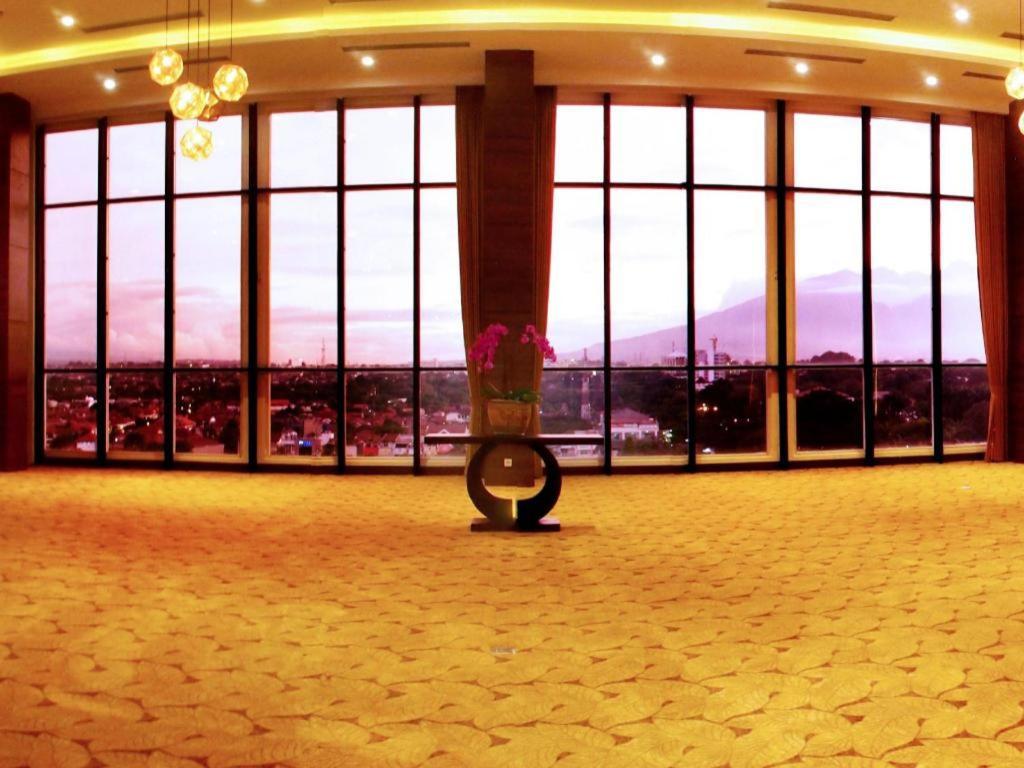 Arch Hotel Bogor Buitenkant foto