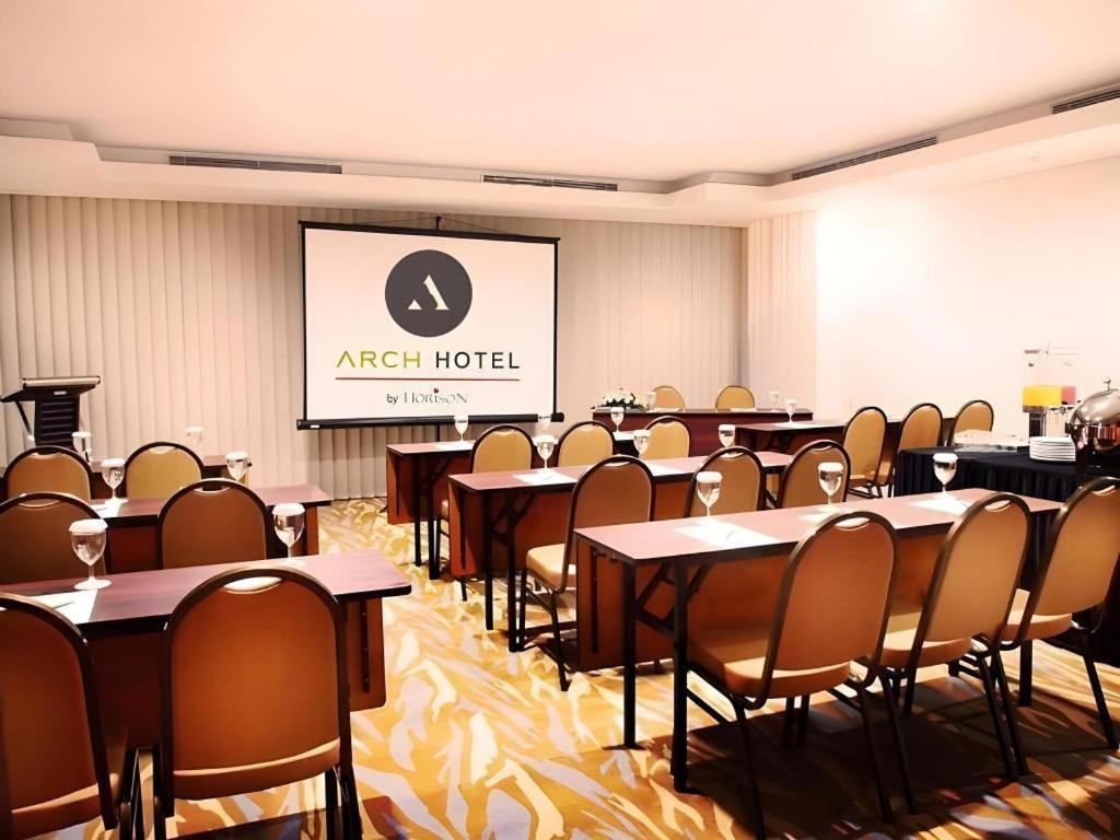 Arch Hotel Bogor Buitenkant foto