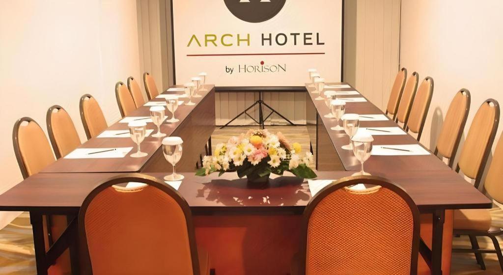 Arch Hotel Bogor Buitenkant foto