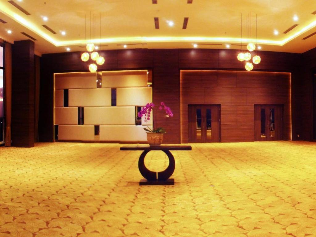 Arch Hotel Bogor Buitenkant foto